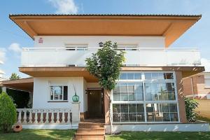 Tania House, Калафель