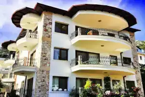 The Townhouse Apartment, Каш