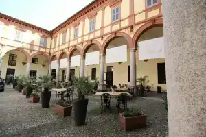 Hotel Tornielli 9, Новара