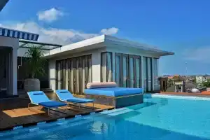 TS Suites Seminyak, Кута
