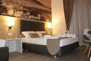 Dante Relais, Неаполь