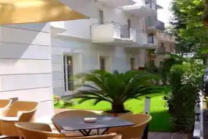 Accademia Hotel, Римини