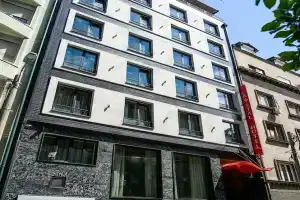 Crystal Hotel, Белград