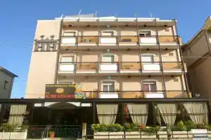 Riccione Beach Hotel, Риччионе