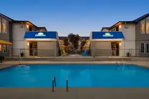 Days Inn by Wyndham Kelowna, Келоуна