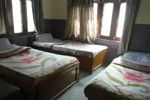 Hotel Uni Pokhara, Покхара