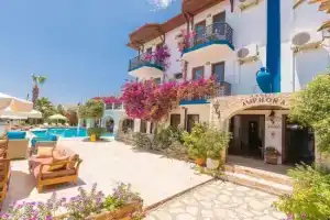 Amphora Hotel, Айвалык