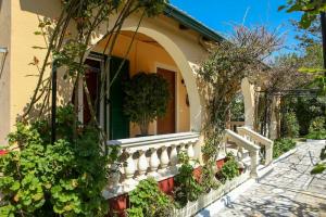 Villa Antonia, Ахарави