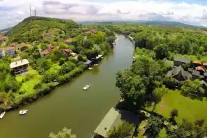 Larin Otel, Агва