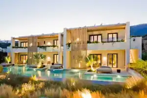 Almi Luxury Rooms, Лакки