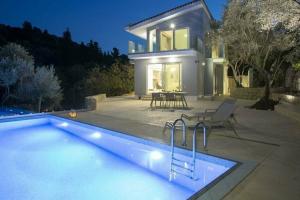 Villa Anticlea, Никиана
