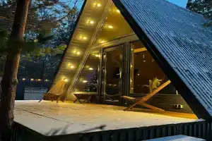 Глэмпинг Лесник в сосновом лесу