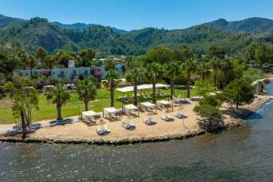 Chillos Beach Hotel & Lounge, Орхание