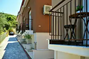 Valery Apartments, Пефкохори