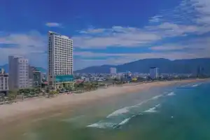 Le Sands Oceanfront Danang Hotel, Дананг