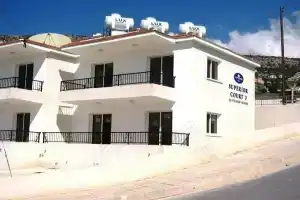 Aurora Apartments, Пейя