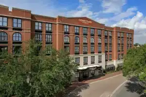 Courtyard by Marriott Savannah Downtown/Historic District, Саванна