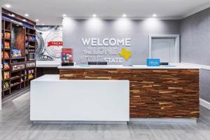 Hampton Inn & Suites Dallas I-30 Cockrell Hill, Даллас