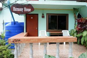 Harmony House, Пхи Пхи
