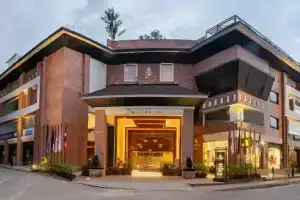 Square, Патан