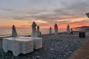 Дом у моря, Лоо