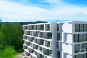 Laya Suites & Residences, Лаян-Бич