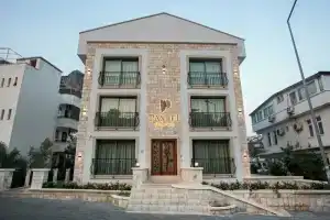 Hotel Pastel, Каш