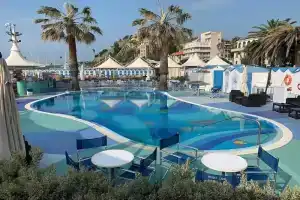 Lido Beach & Life Resort, Савона