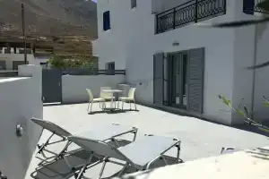 Niabelo Villa, Камари