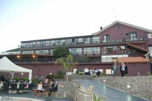 Hotel Villa Michelangelo, Николози