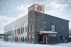 Гостиница «3А Октябрьская М4», Октябрьская