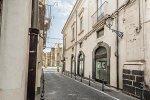 Residenza Cavour, Ачиреале