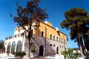 Villa Carcano B&b, Трани