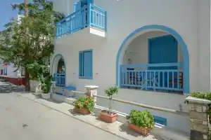 Mike's Studios, Наксос
