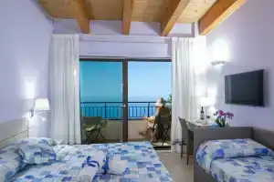 Villa Paradise Resort, Фуроре