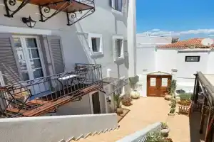 Niriides Guesthouse, Спеце