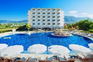 Sunshine Hotel, Битез