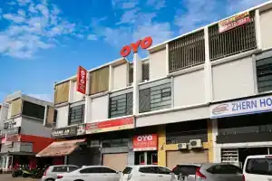 Oyo 443 Crystal City Hotel, Куатан