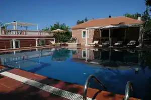 Апарт-отель «Metohi Georgila», Малеме