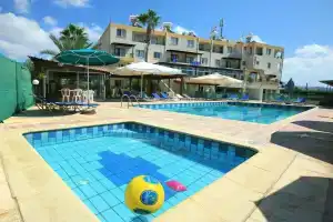 Petsas Apartments & Tavern, Корал-Бэй