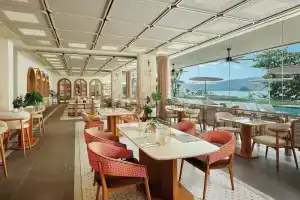 Veranda Resort Phuket, Autograph Collection, Панва