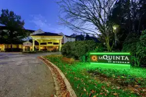 La Quinta Inn & Suites by Wyndham Raleigh Crabtree, Роли