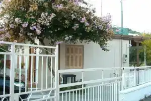 George's Apartments, Агия Марина