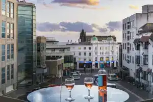 Q Square by Supercity Aparthotels, Брайтон