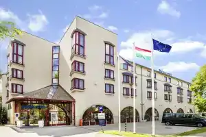Castrum Hotel Székesfehérvár, Секешфехервар