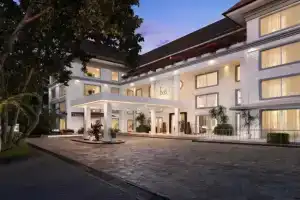 LV8 Resort Hotel, Кута