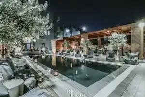 Ikaros Suites, Ираклион