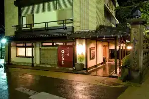 Kanemidori, Кусацу