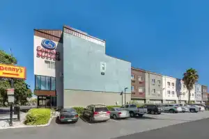 Comfort Suites San Jose Airport, Сан-Хосе