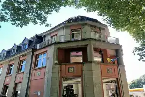 Central Pension, Мёрс